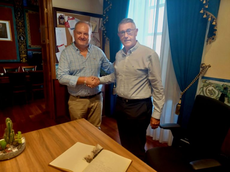 El presidente de la CHS se reúne con el alcalde de Cuevas del Almanzora en el Ayuntamiento